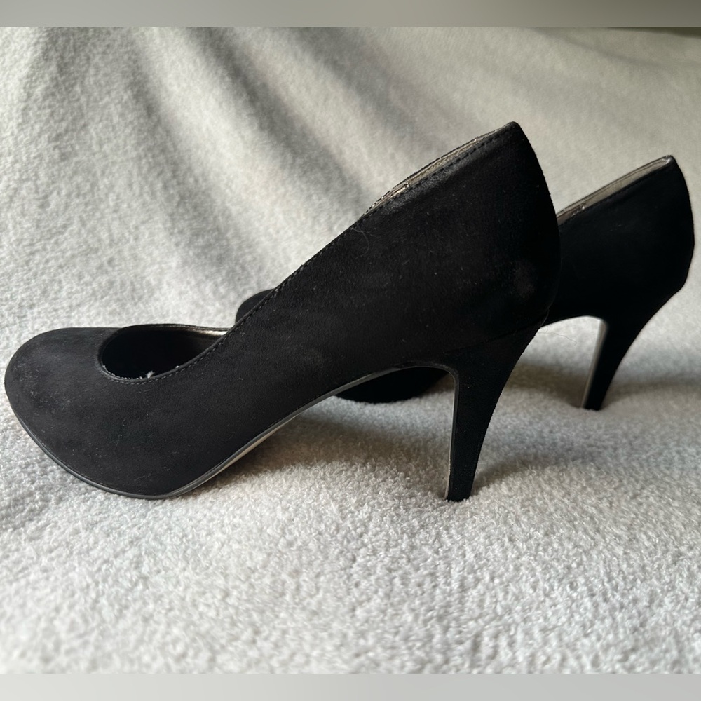 Madden Girl black closed toed heels size 7